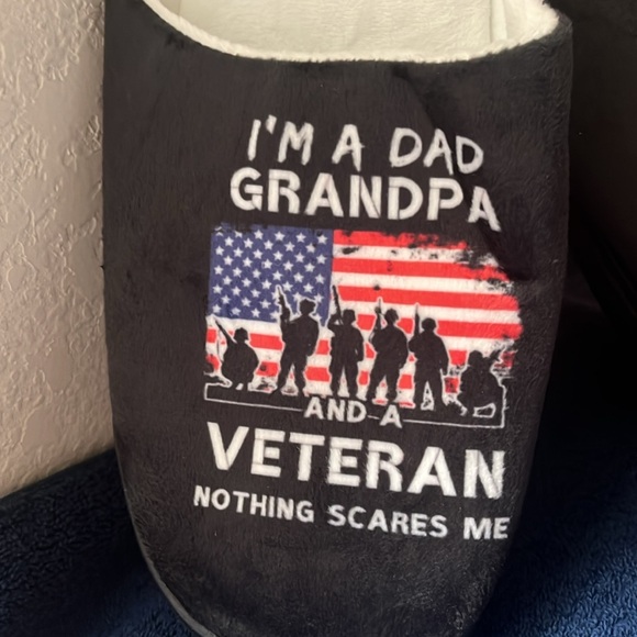 VETERAN SLIPPERS NEW NEVER WORN IN ORIGINAL PACKING - Picture 2 of 6